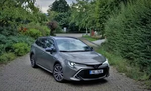 Toyota Corolla TS 1.8 Hybrid Selection: Opravdu už nepotřebujeme diesel?