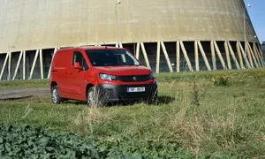 Dodávkář, Recenze & testy: Peugeot Partner 1,5 BlueHDi 130: Přeplněná mysl v přeplněné kabině