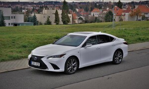 Recenze & testy: Lexus ES300h F-Sport: Konečně správné využití elektřiny