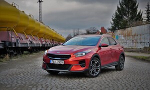 Recenze & testy: Kia XCeed 1.6 T-GDI: Jiné pojetí hatchbacku