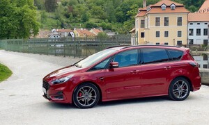 Recenze & testy: Ford S-MAX ST-Line: Závodní autobus pro celou rodinu
