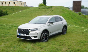 Recenze & testy: DS7 Crossback E-Tense 4x4: Luxus po francouzsku