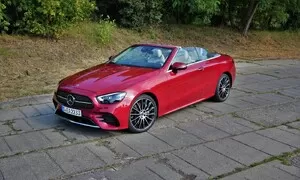 První jízda: Modernizovaný Mercedes-Benz třídy E (a jedno velmi ostré SUV)