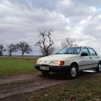 Ford Sierra 2.0i CL – Tatínkův nový pojízdný gauč