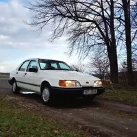 Ford Sierra 2.0i CL – Tatínkův nový pojízdný gauč