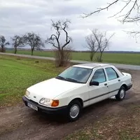 Ford Sierra 2.0i CL – Tatínkův nový pojízdný gauč