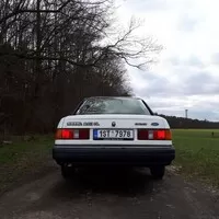 Ford Sierra 2.0i CL – Tatínkův nový pojízdný gauč