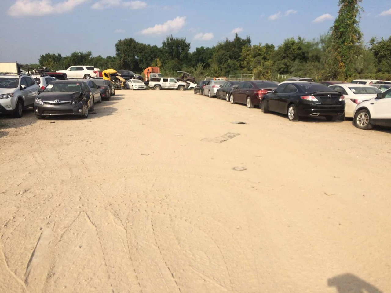 Excelentni parkoviste, kde jsem nechal auto