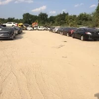 Excelentni parkoviste, kde jsem nechal auto