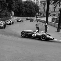 Jack s Cooperem T53 v ulicích Monaka, 1960
