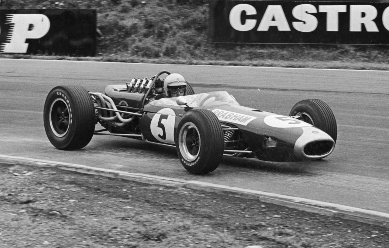 Brabham míří za výhrou, Velká cena Británie, 1966