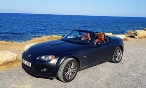 Kupte si cabrio, je to skvělý a budete nadšeni. Nebo ne? Čtyři roky s MX-5 NB/NC.