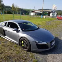 Audi R8 V8 R-tronic z rychlíku