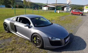 Audi R8 V8 R-tronic z rychlíku