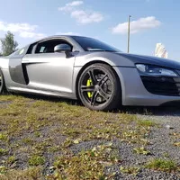 Audi R8 V8 R-tronic z rychlíku
