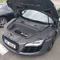 Audi R8 V8 R-tronic z rychlíku