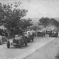 Start prvního závodu, 1930.