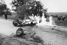 Německý jezdec Paul Pietsch své Maserati 6C-34 rozbil už v tréninku, Masarykův okruh, 1937.