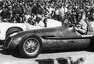 Maserati 4CLT/48 britského jezdce Davida Murrayho, za ním je Tatraplan Sport jezdce Bruna Sojky, Masarykův okruh, 1949.