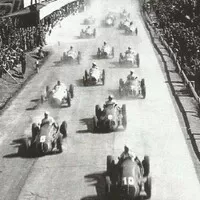 Start Velké ceny Československa, v popředí princ Bira (10), vedle něj je Farina (5), Masarykův okruh, 1949.