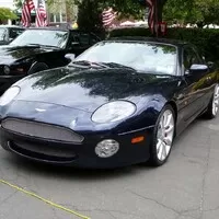 A tohle je DB7 V12 zvenku