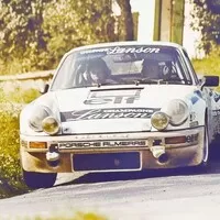 S Porsche 911 Carrera si Michèle dojela pro titul vicemistryně Evropy.