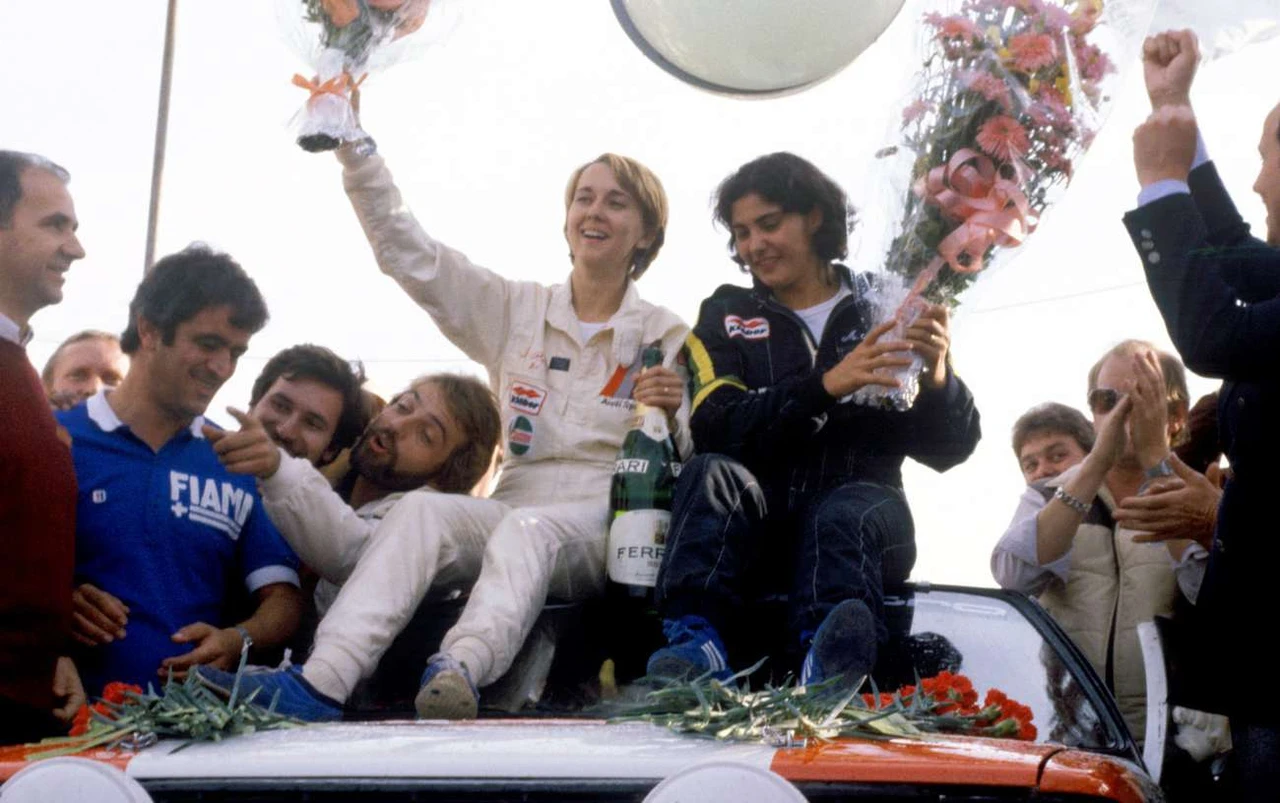 První triumf v MS. V cíli Rallye Sanremo 1981.