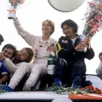 První triumf v MS. V cíli Rallye Sanremo 1981.