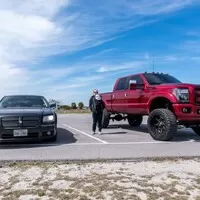 Na USA to bylo docela malé auto, nicméně parkovací místa mají rozumně celká