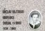 Část pomníku ve farinově zatáčce se jmény obětí události roku 1949