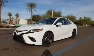 Toyota Camry SE - Hlavně neurazit