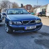 Dva a půl kohouta na jednom smetišti 