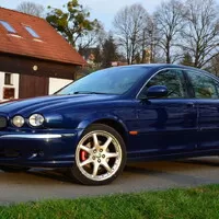 Z údržby limuzíny "chudého" studenta - Jaguar X-Type stále slouží
