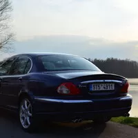 Z údržby limuzíny "chudého" studenta - Jaguar X-Type stále slouží