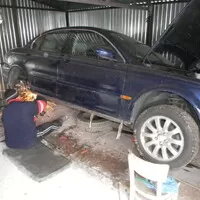 Z údržby limuzíny "chudého" studenta - Jaguar X-Type stále slouží