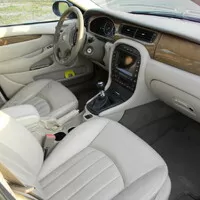 Z údržby limuzíny "chudého" studenta - Jaguar X-Type stále slouží