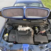 Z údržby limuzíny "chudého" studenta - Jaguar X-Type stále slouží
