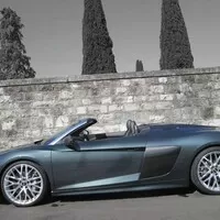 Češi, okolí a společnost pohrdající automobilem.