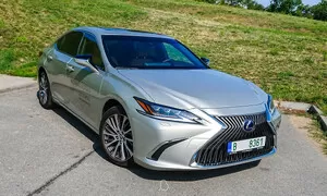 Lexus ES300h - uspěje předokolka?