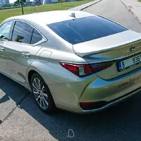 Lexus ES300h - uspěje předokolka?