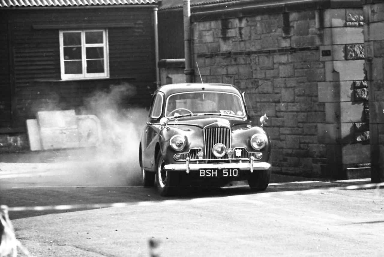 Úplné začátky Jima Clarka s vozem Sunbeam-Talbot Mk3, 1956.