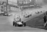 V deštivé GP Belgie 1963 předvádí Jim Clark famózní start, zde už v čele.
