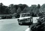 Během závodů na okruhu Crystal Palace s vozem Lotus-Cortina Mk1, 1964.