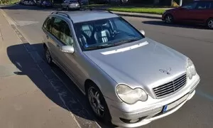 Jaký je Mercedes-Benz C32 AMG?