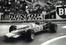 Graham Hill s Lotusem 49B vítězí ve Velké ceně Monaka, 1968.