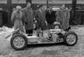 Colin Chapman, Mike Costin a závodní jezdci Alan Stacey, Innes Ireland a Graham Hill, 1959.