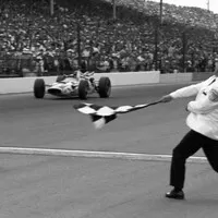 Hill vítězí v Indy 500, 1966.