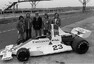 Testování monopostu Hill GH2 na okruhu Silverstone.