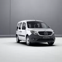 Hvězdou přes p**u, aneb kterak Mercedes na dubových ratolestech usnul.