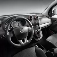 Hvězdou přes p**u, aneb kterak Mercedes na dubových ratolestech usnul.